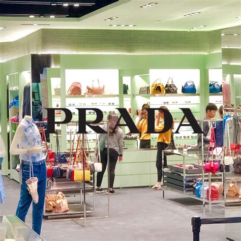 prada online shops.